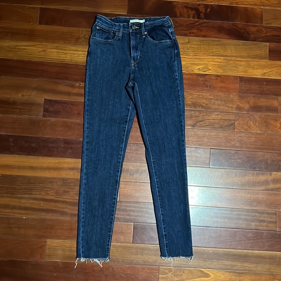 Levi’s - Picture 3 of 5